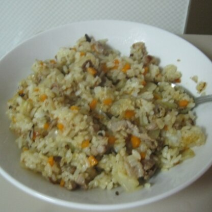 しょうゆラーメンのスープがあったので作ってみました。
暑くてもカレー味の香りがすると食欲がわきますよね。
美味しかったです。御馳走様でした。